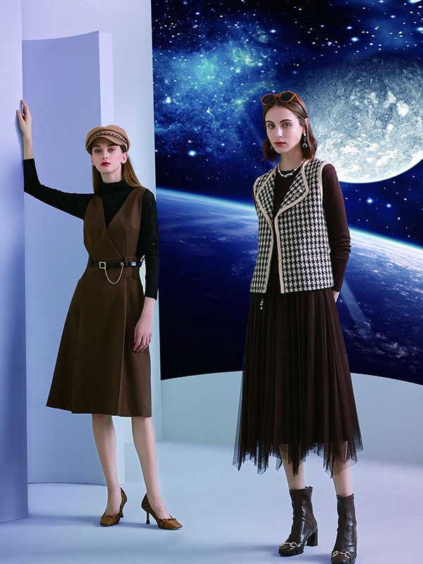 若岚菲女装2022秋冬季咖啡色长裙