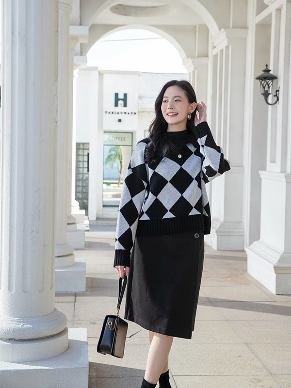 卡蔓女装2022秋冬季黑色半身裙