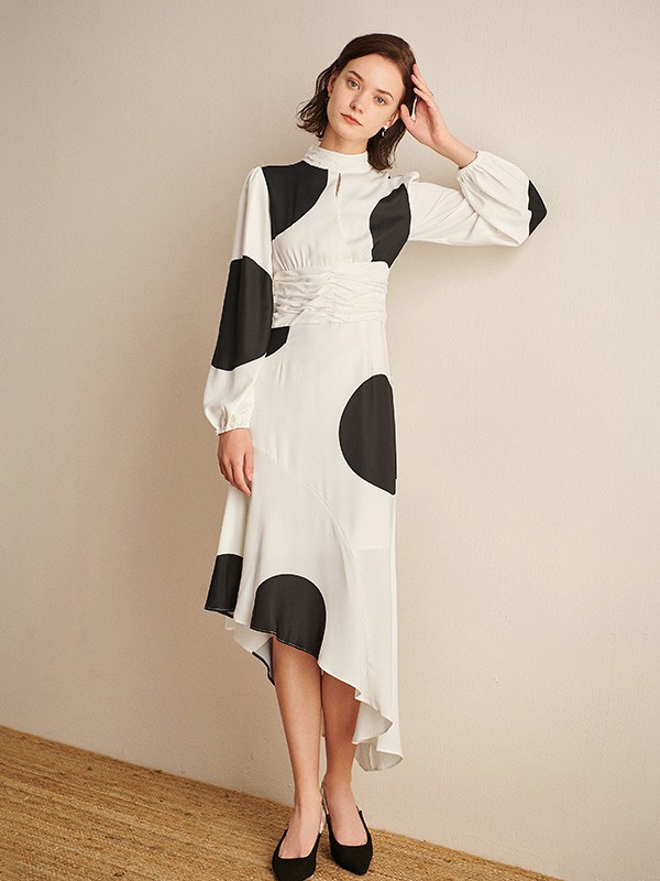 UGOCCAM女装2022秋冬季白色连衣裙