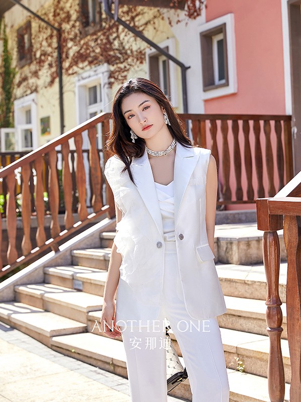 ANOTHERONE2022春夏季白色开叉连衣裙