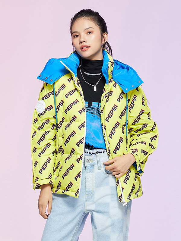 艾莱依2021秋冬季蓝色字母羽绒服