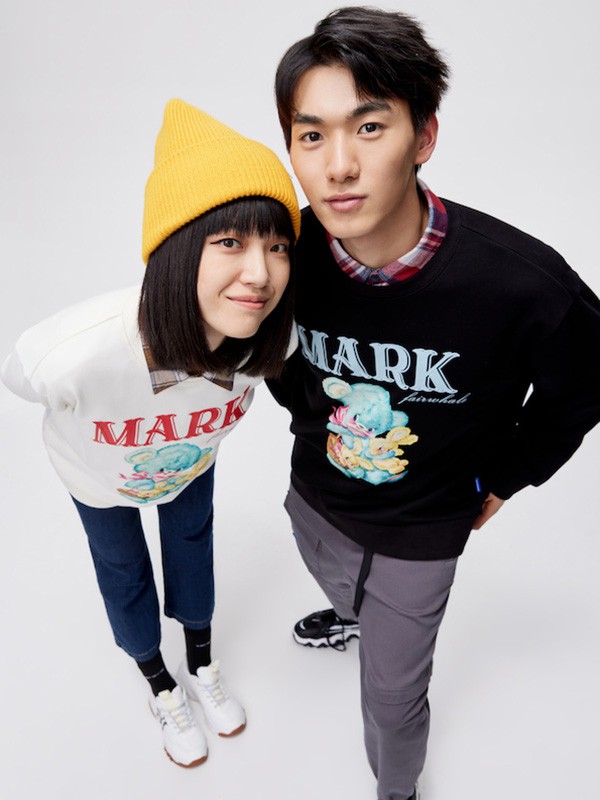 马克华菲2022春夏季黑色字母T恤