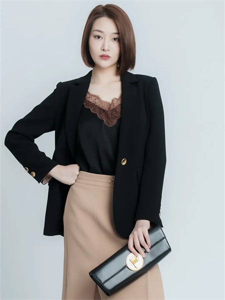 卓影2021秋冬季卡其色纯色包臀裙