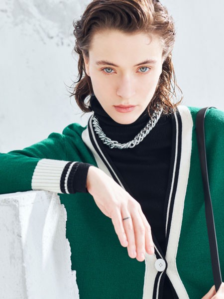 卓影2021秋冬季绿色纯色针织衫