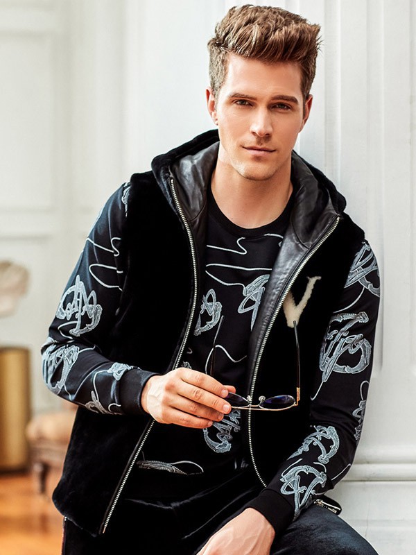 威杰思2021秋冬季黑色印花外套