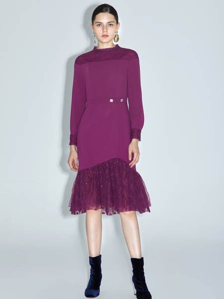 红凯贝尔女装2021秋冬季粉色流苏连衣裙