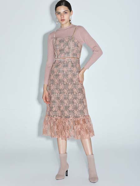 红凯贝尔女装2021秋冬季棕色印花连衣裙