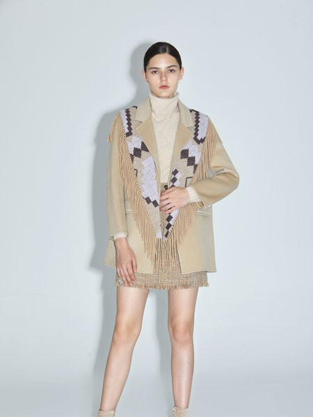 红凯贝尔女装2021秋冬季卡其色印花针织衫