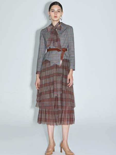 红凯贝尔女装2021秋冬季棕色格子长裙
