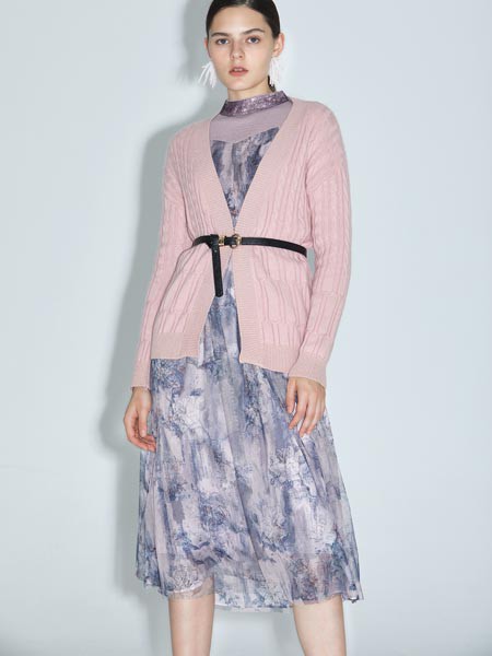 红凯贝尔女装2021秋冬季紫色印花连衣裙