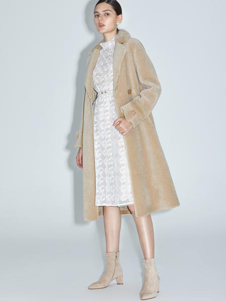 红凯贝尔女装2021秋冬季卡其色纯色大衣