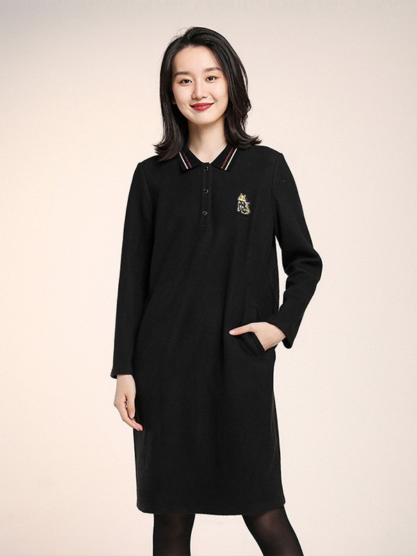 蒲牌2021秋冬季黑色印花连衣裙