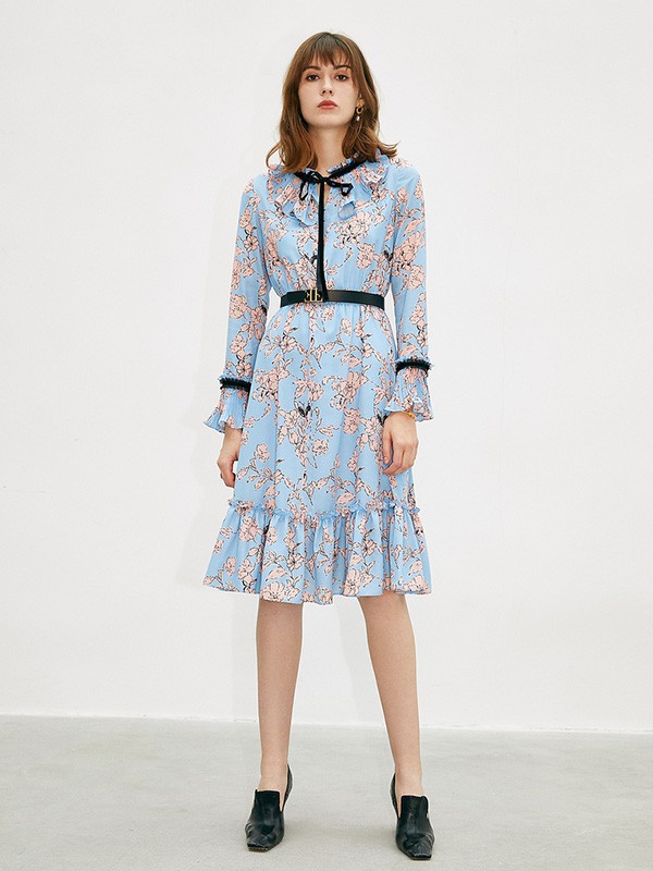 伊华欧秀2021秋冬季蓝色印花连衣裙