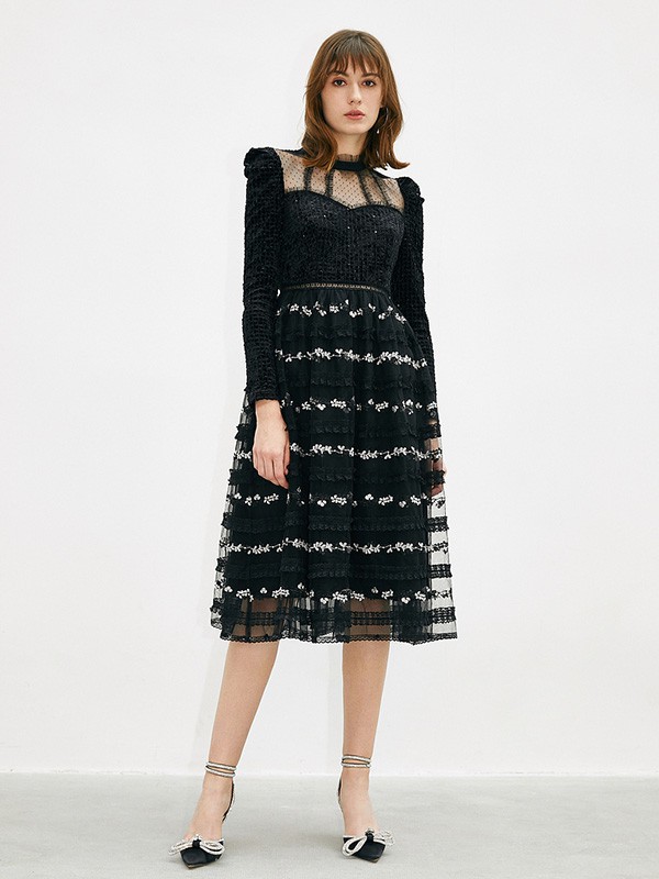 伊华欧秀2021秋冬季黑色印花连衣裙