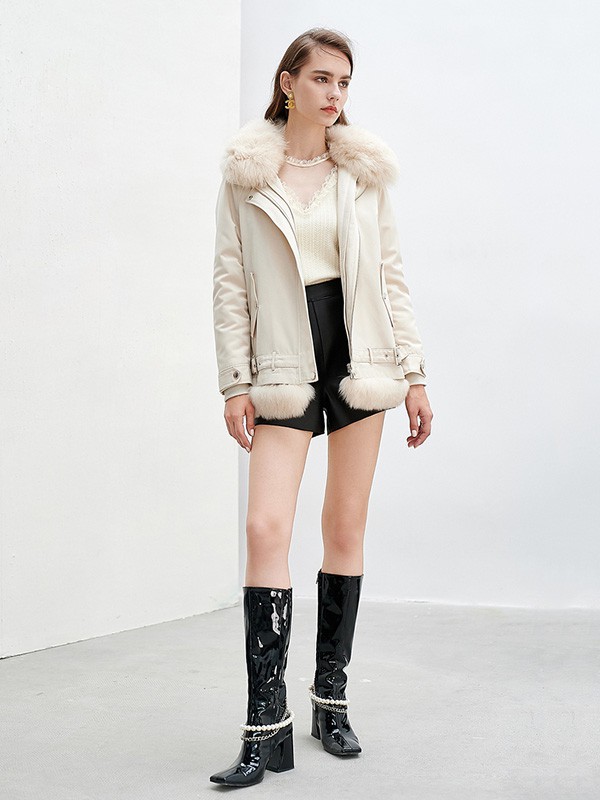 伊华欧秀2021秋冬季米色带毛领外套