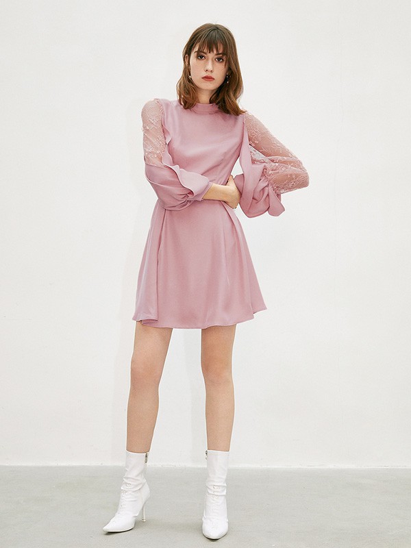 伊华欧秀2021秋冬季粉色纯色连衣裙