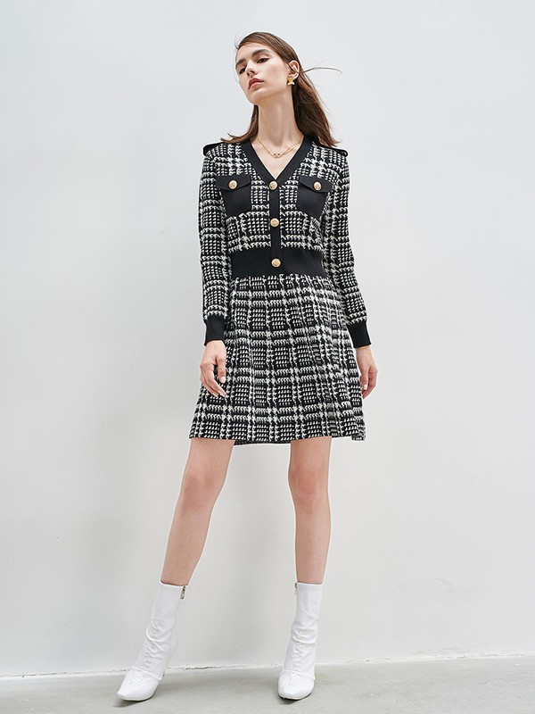 伊华欧秀2021秋冬季黑色格子连衣裙