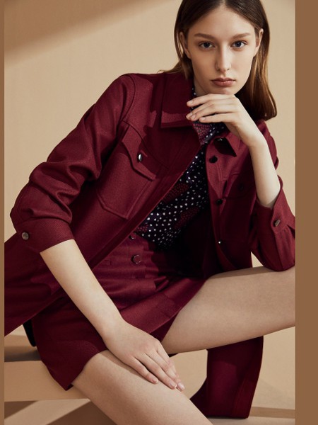 奥菲曼女装2021秋冬季酒红色纯色套装