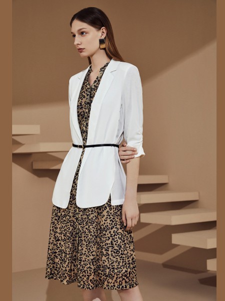 奥菲曼2021秋冬季棕色波点连衣裙