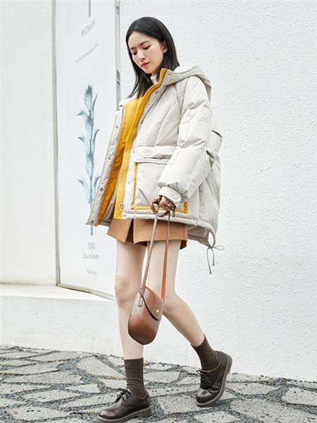 veromoda2021秋冬季白色纯色派克服