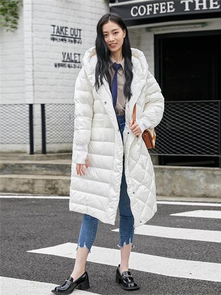 veromoda2021秋冬季白色带毛领羽绒服