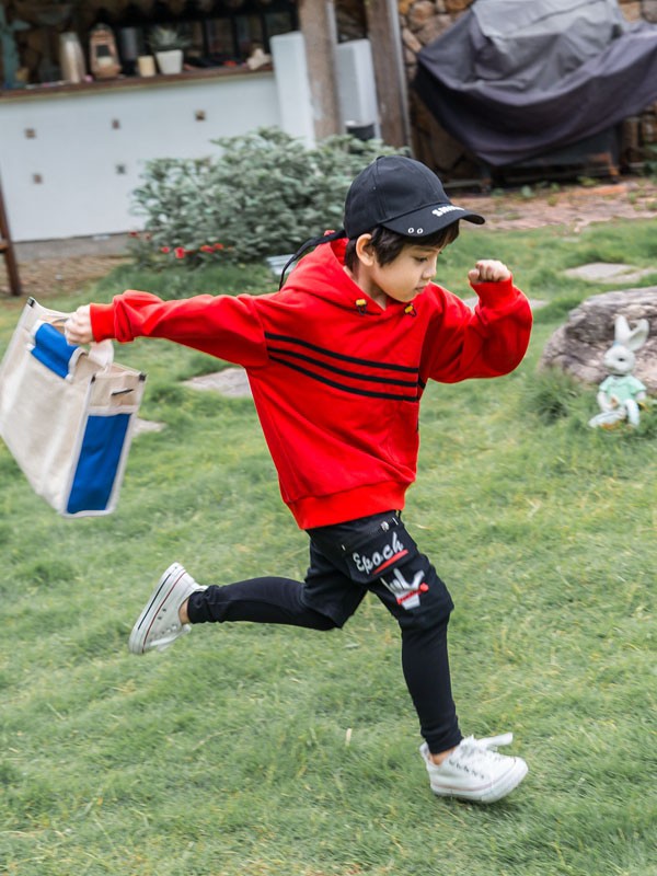 木朵爸爸童装2021秋冬季红色印花卫衣