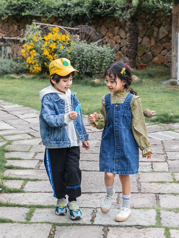 木朵爸爸童装2021秋冬季白色印花卫衣