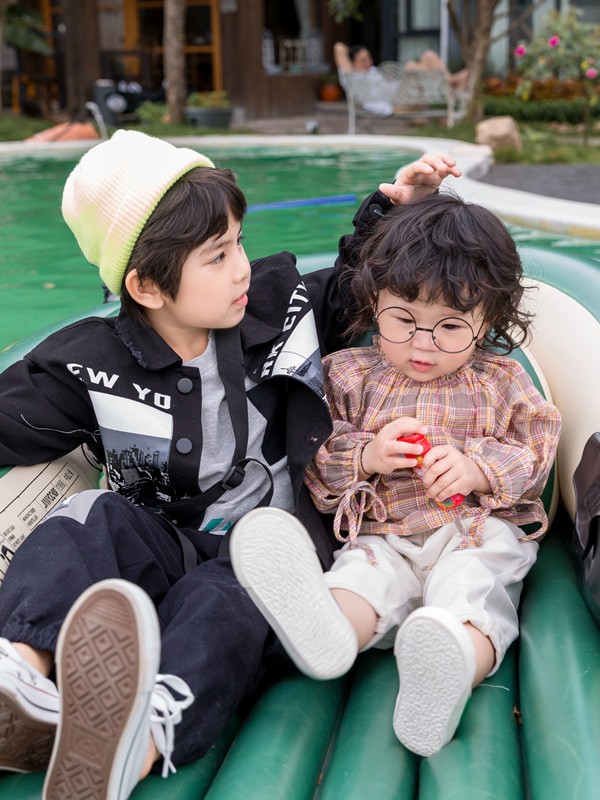 木朵爸爸童装2021秋冬季黑色印花外套