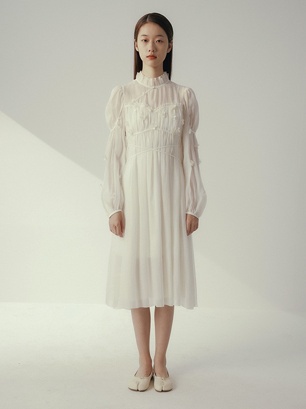 班晓雪2022春夏季白色纯色连衣裙