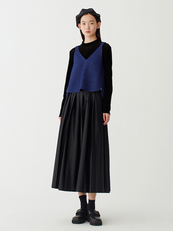 噢姆女装2022春夏季黑色纯色连衣裙