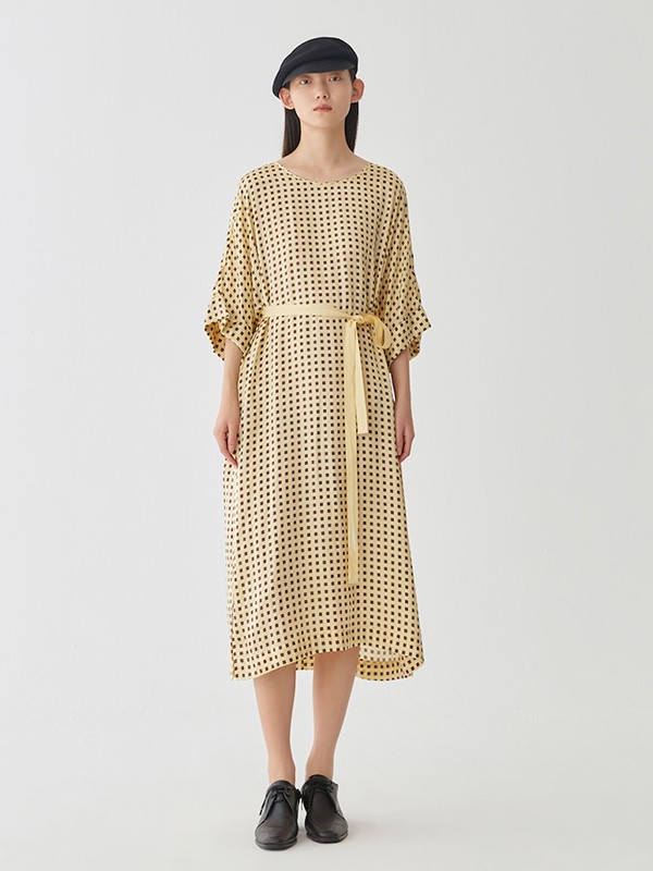 噢姆女装2022春夏季黄色格子连衣裙