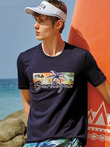 斐乐运动装2022春夏季黑色印花T恤