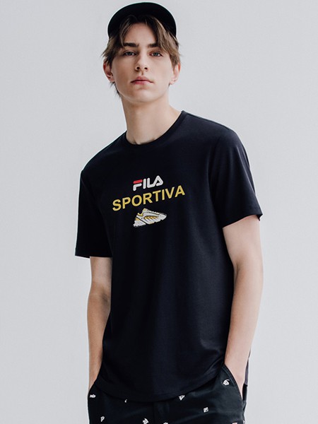 斐乐运动装2022春夏季黑色印花T恤