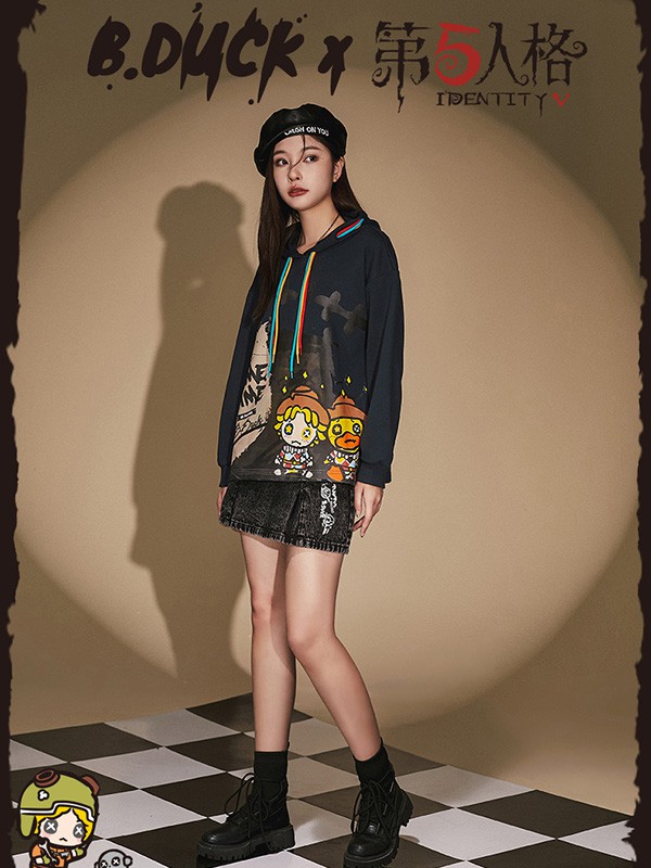 小黄鸭休闲装2022春夏季黑色印花卫衣