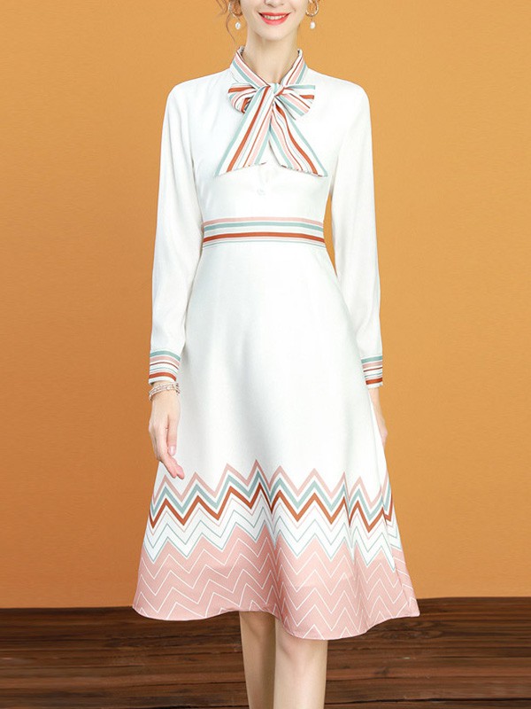 海青蓝女装2022春夏季白色印花连衣裙