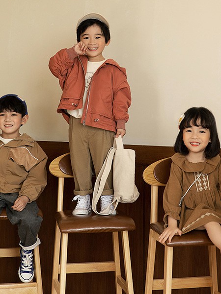 炒饭童装2021秋冬季棕色印花连衣裙