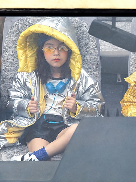 炒饭童装2021秋冬季银色连帽羽绒服