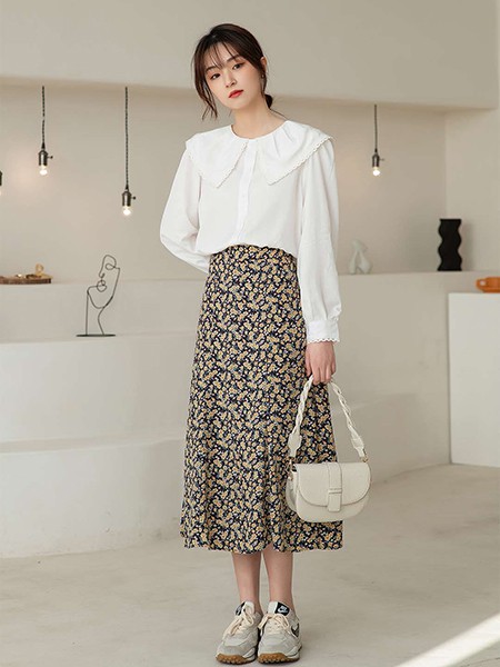 谜秀女装2022春夏季黑色印花半身裙