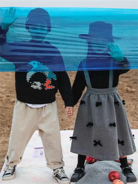 朴与素童装2021秋冬季灰色印花背带裙
