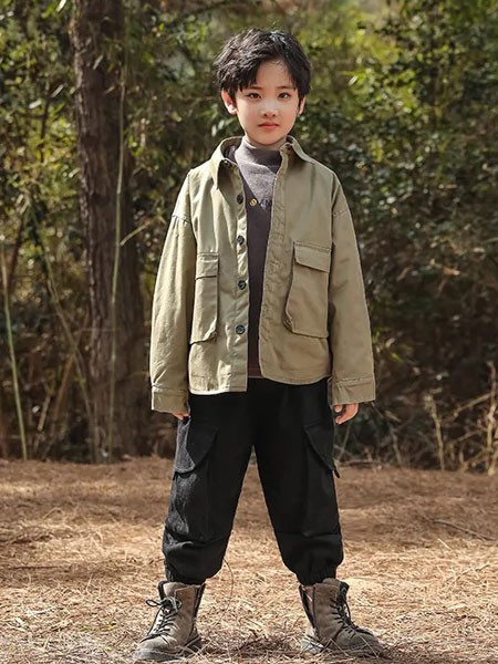 朴与素童装2021秋冬季绿色纯色外套