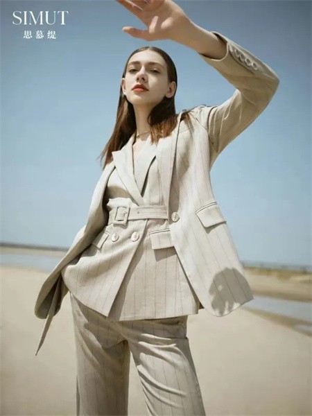 思慕缇2021秋冬季白色条纹西装