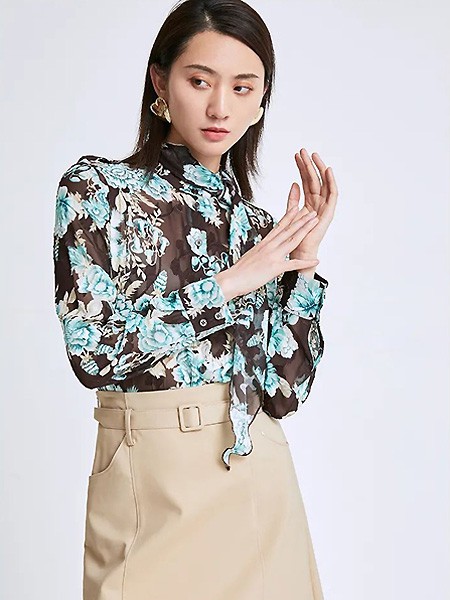 思慕缇2022春夏季黑色印花雪纺衫