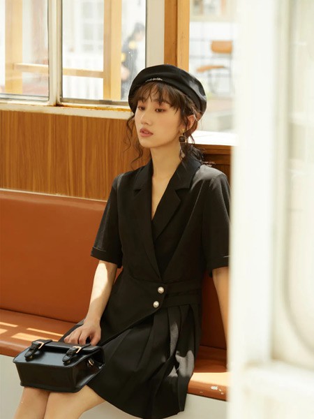 pit女装2022春夏季黑色纯色连衣裙