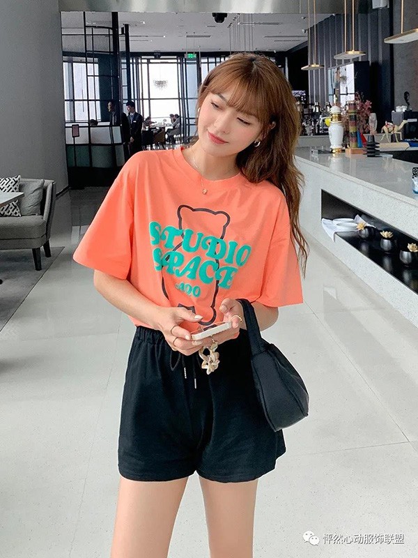怦然心动2022春夏季橙色印花T恤