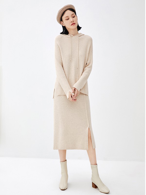 恩瑞妮女装2021秋冬季米色开叉连衣裙