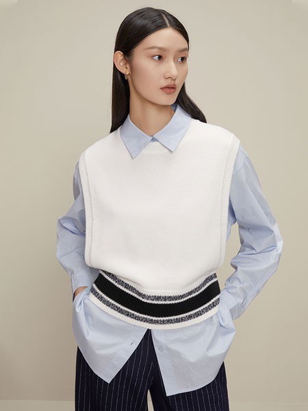 曼德诗女装2021秋冬季蓝色条纹衬衫