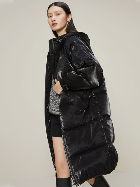 曼德诗女装2021秋冬季黑色亮面羽绒服
