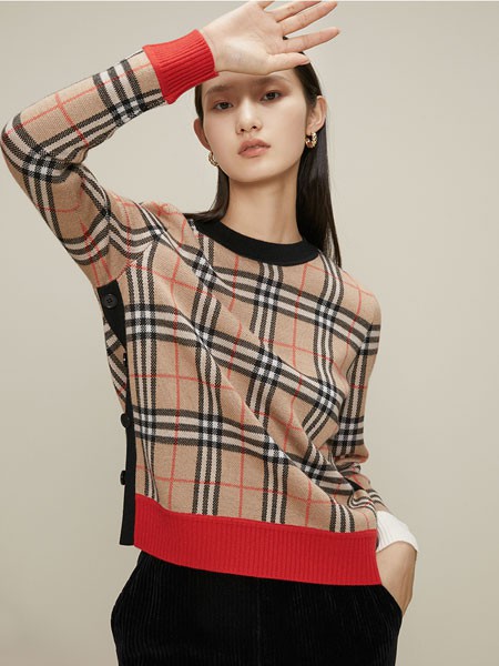 曼德诗女装2021秋冬季卡其色格子T恤