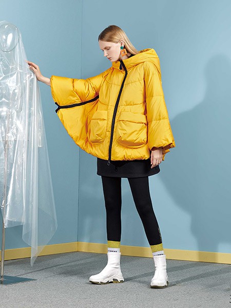 艾沸2021秋冬季黄色连帽羽绒服