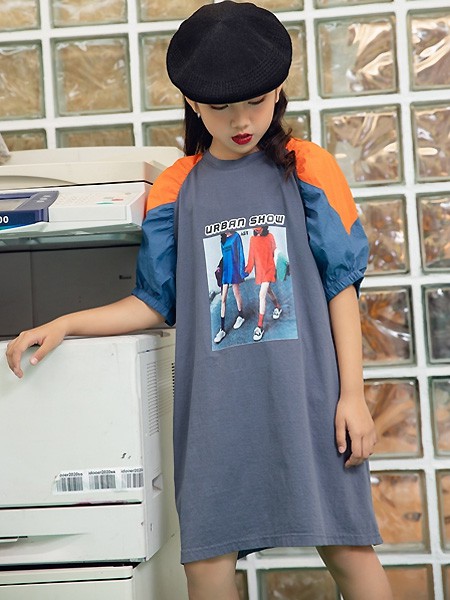 城秀2022春夏季拼色印花连衣裙